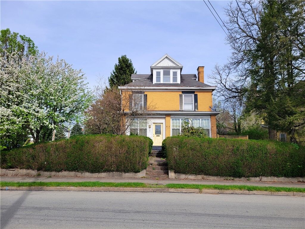 Property Photo: 242 S Mount Vernon Ave PA 15401