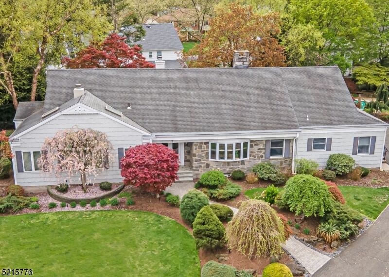 Property Photo:  5 Kirkview Cir  NJ 07090 