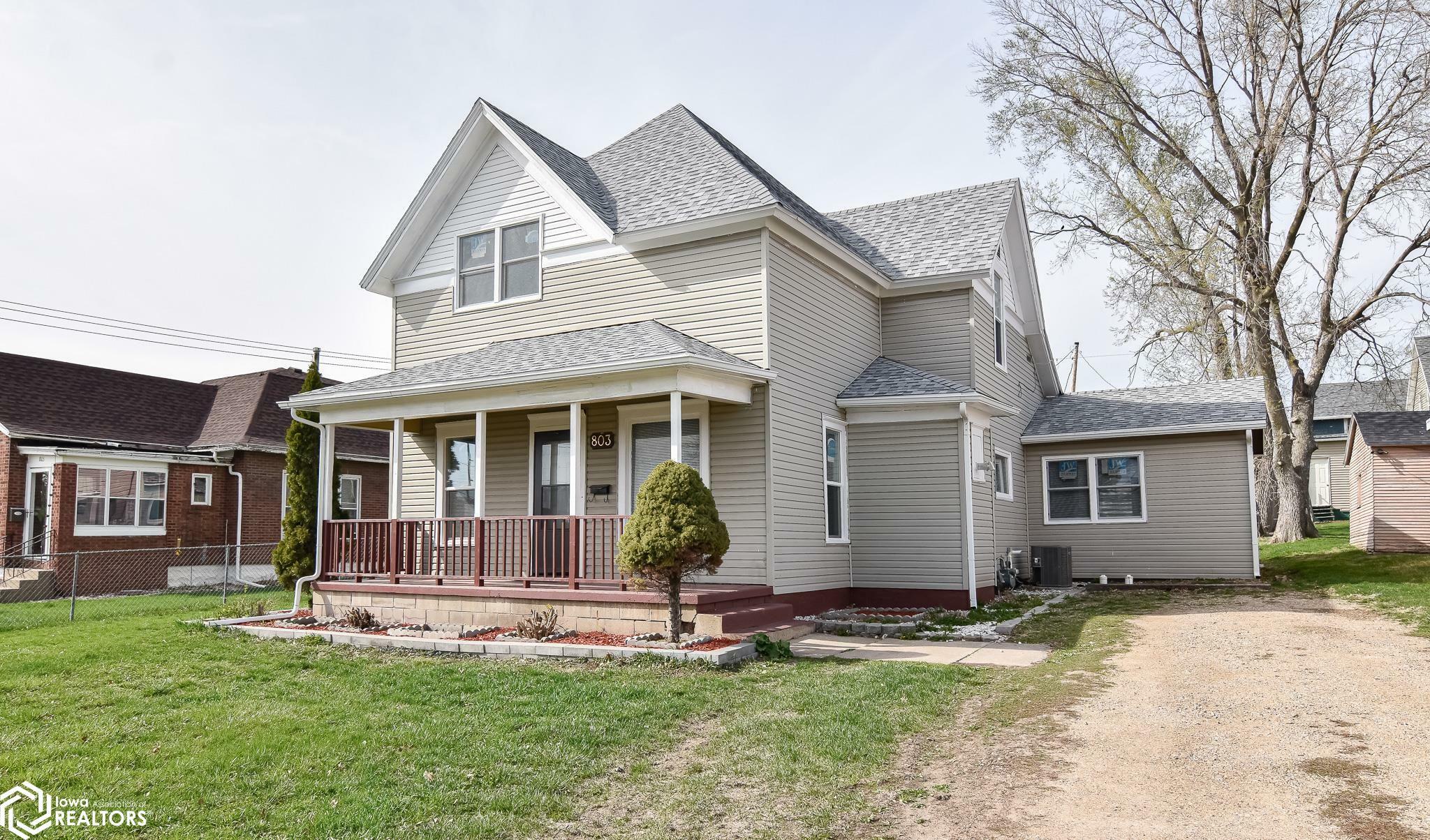 Property Photo:  803 W Nevada Street  IA 50158 