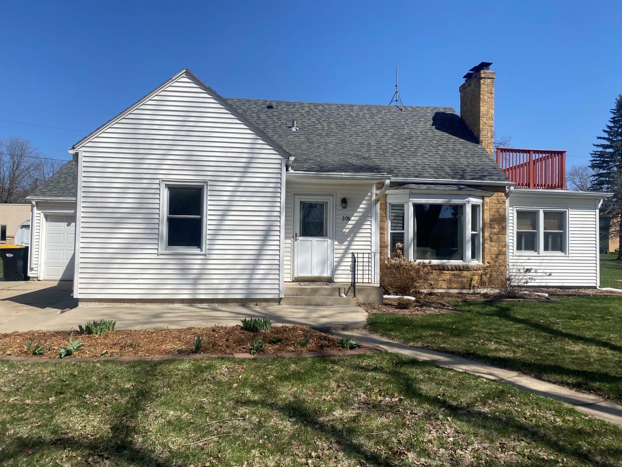 Property Photo: 206 3rd Street SW MN 55963