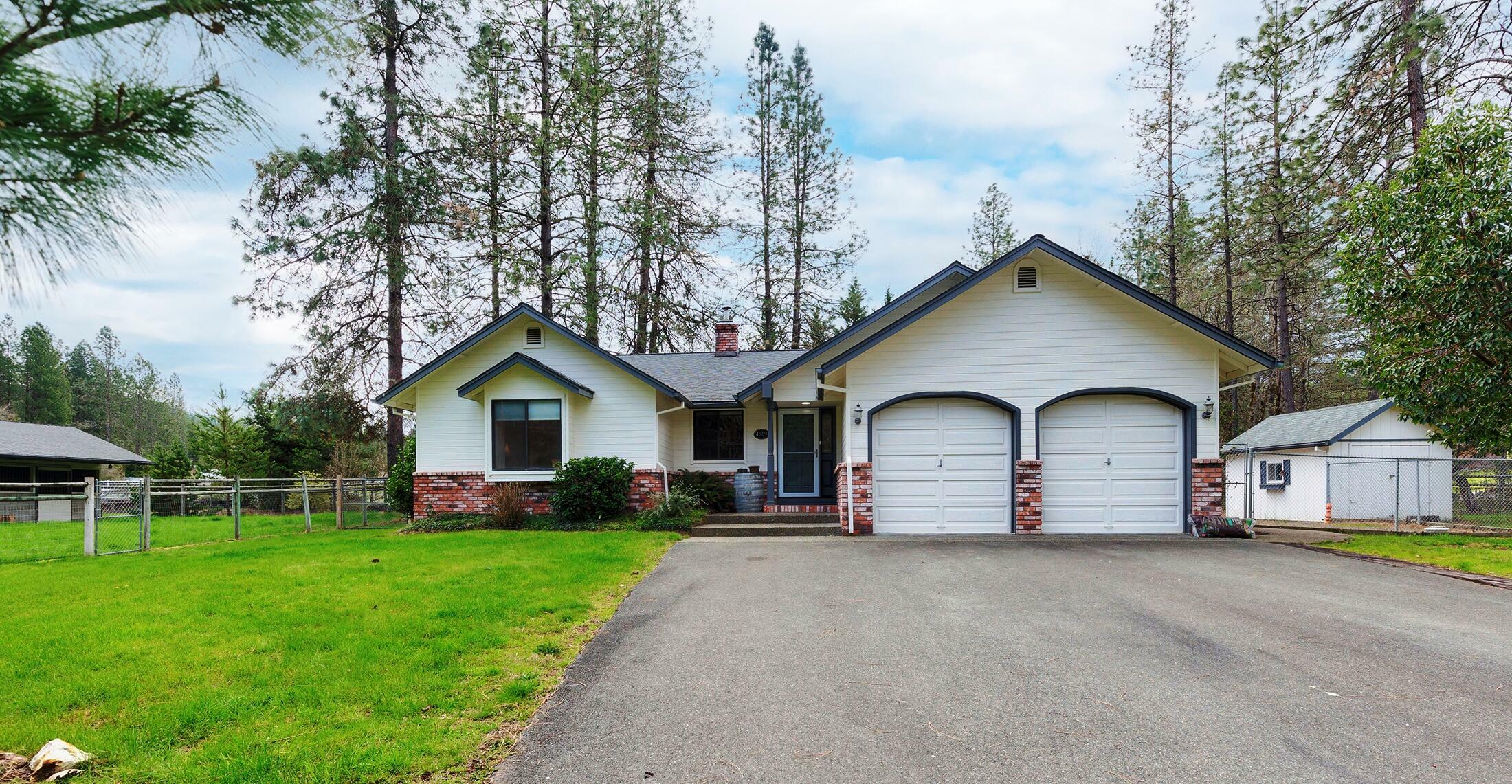 Property Photo:  4809 E Evans Creek Road  OR 97537 