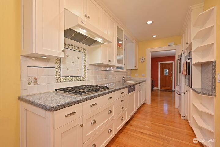 Property Photo:  347 NE 90th Street  WA 98115 