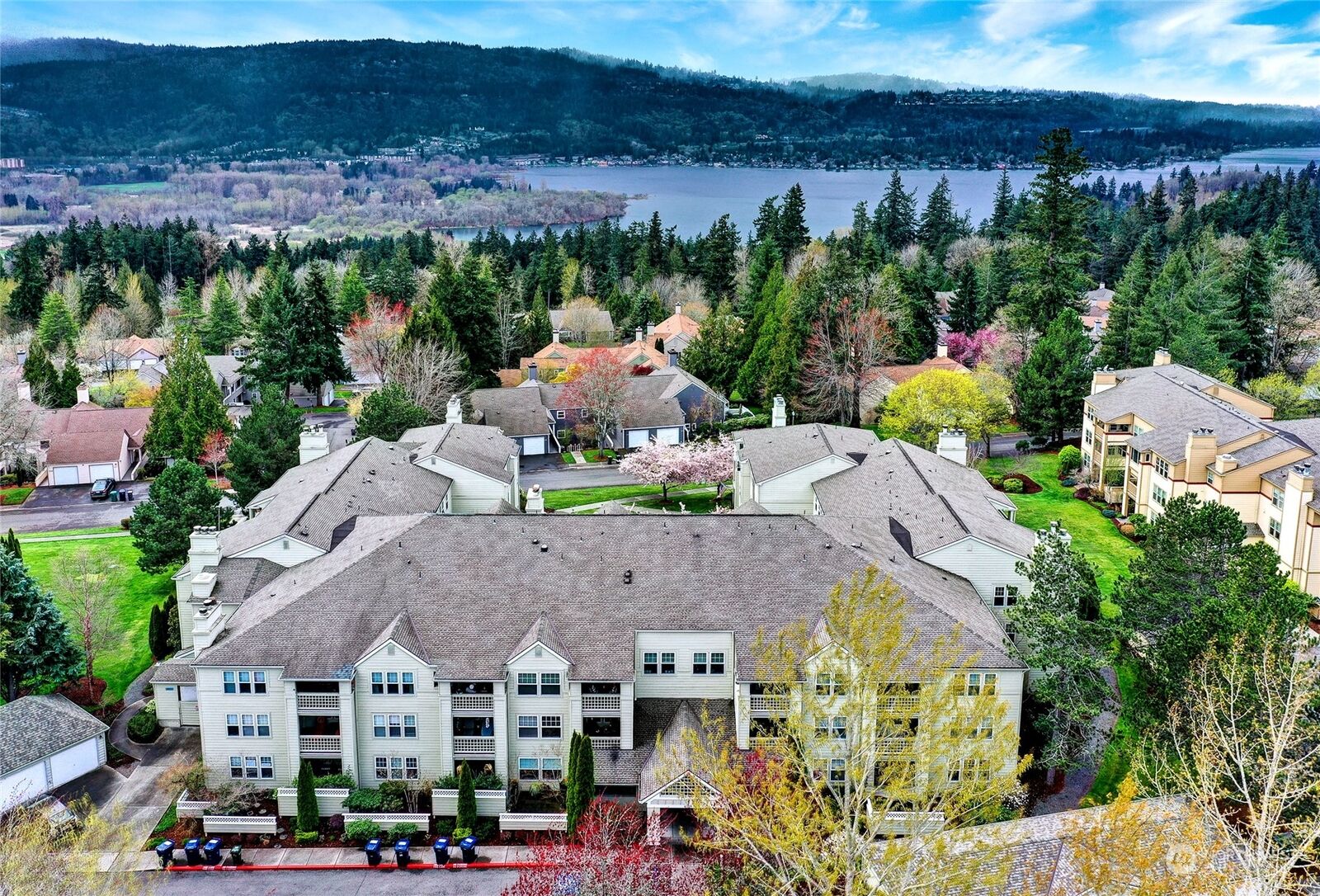 Property Photo:  4109 224th Lane SE 301  WA 98029 