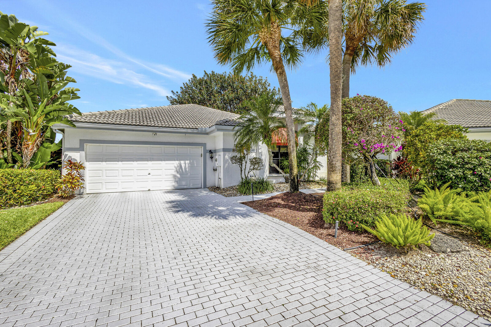 Property Photo: 10089 Spyglass Way FL 33498