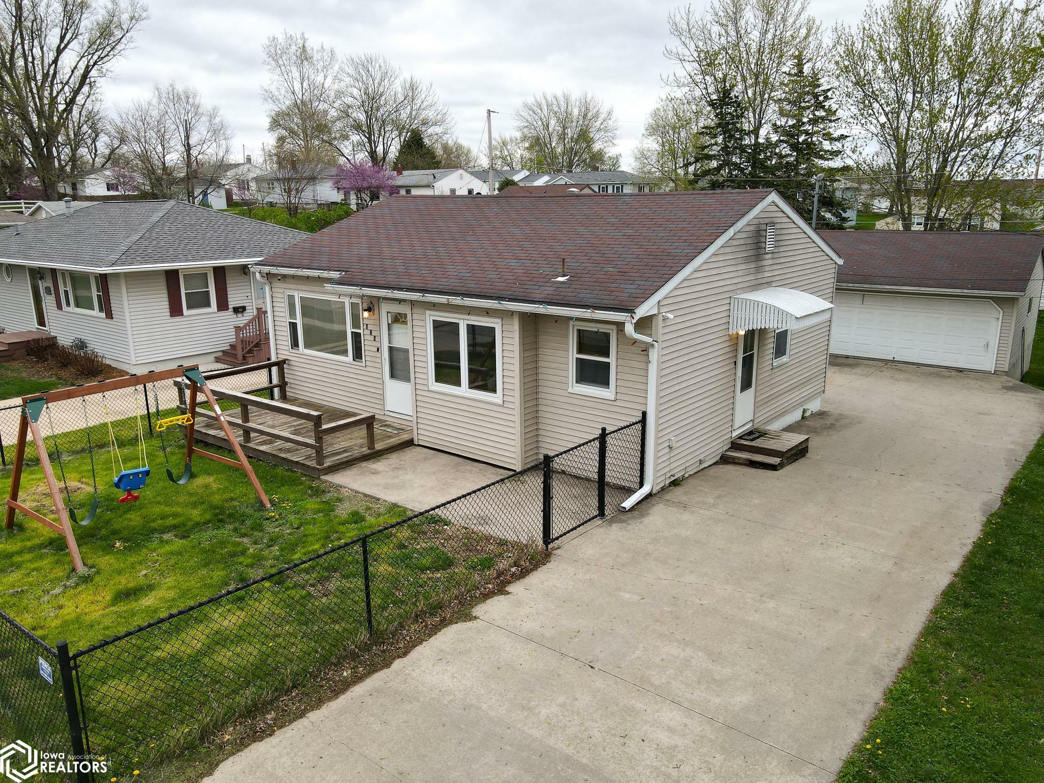 Property Photo:  808 E Woodland Avenue  IA 52501 