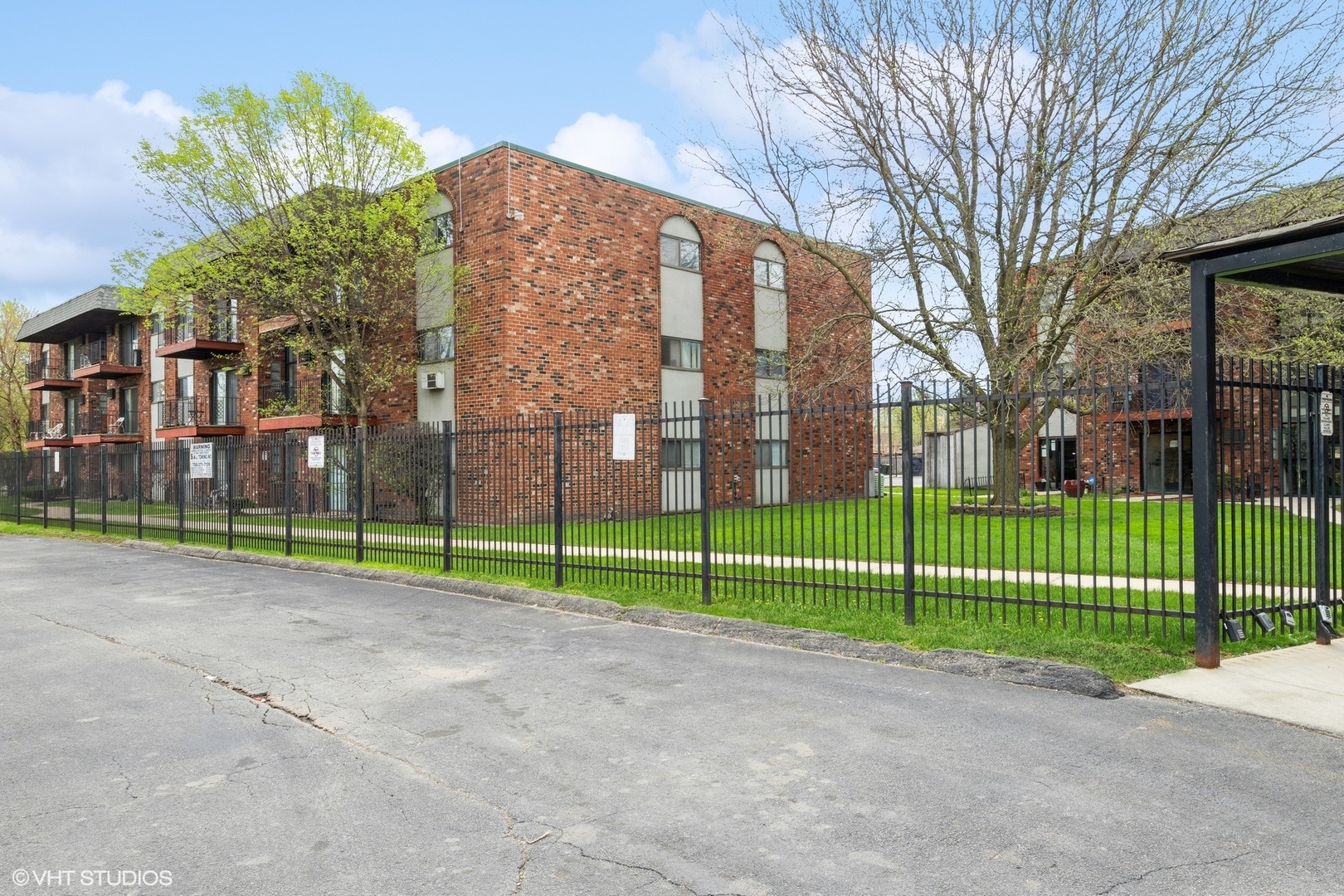 Property Photo: 13705 S Stewart Avenue 3E IL 60827