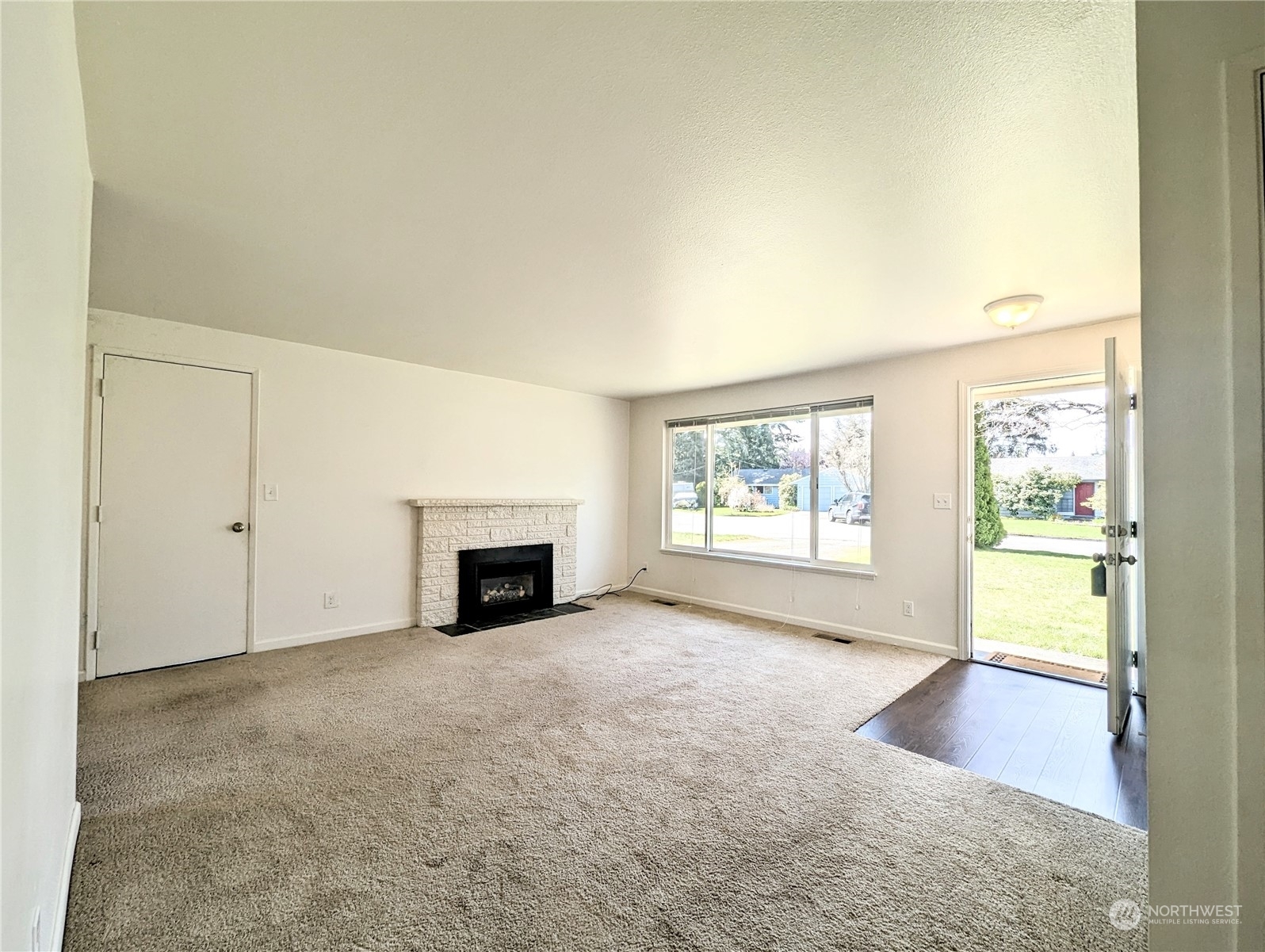 Property Photo:  21615 81st Avenue W  WA 98026 