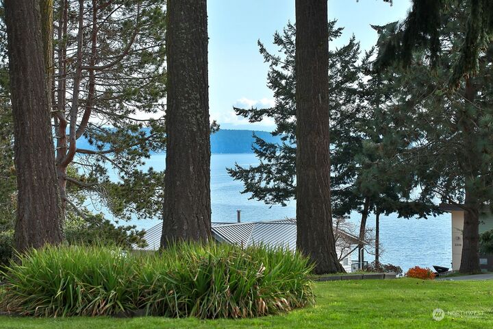 Property Photo: 944 Mohawk Drive WA 98253