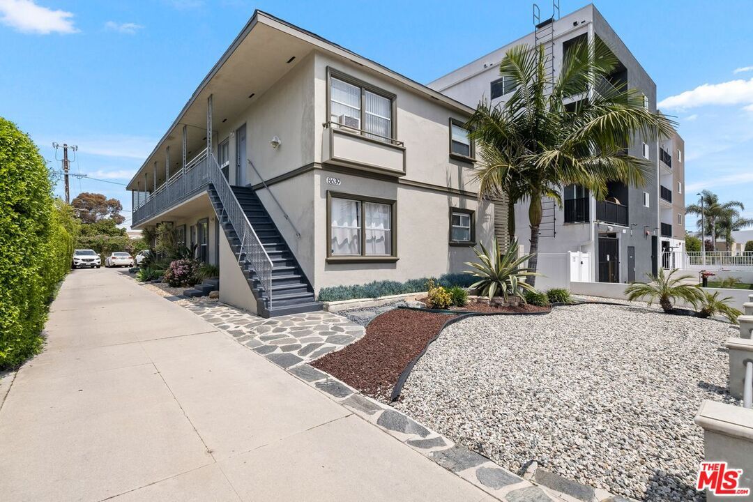 8639   Olin St  Los Angeles CA 90034 photo