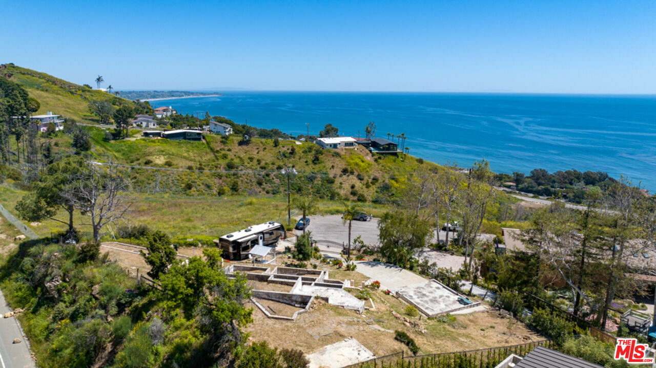 Property Photo: 4707 Avenida Del Mar CA 90265