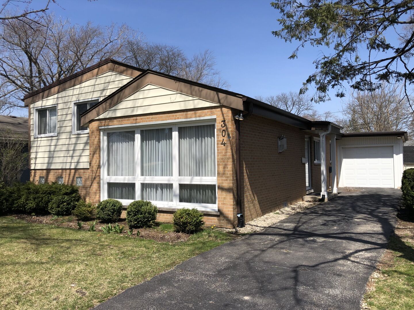 Property Photo:  304 Voltz Road  IL 60062 