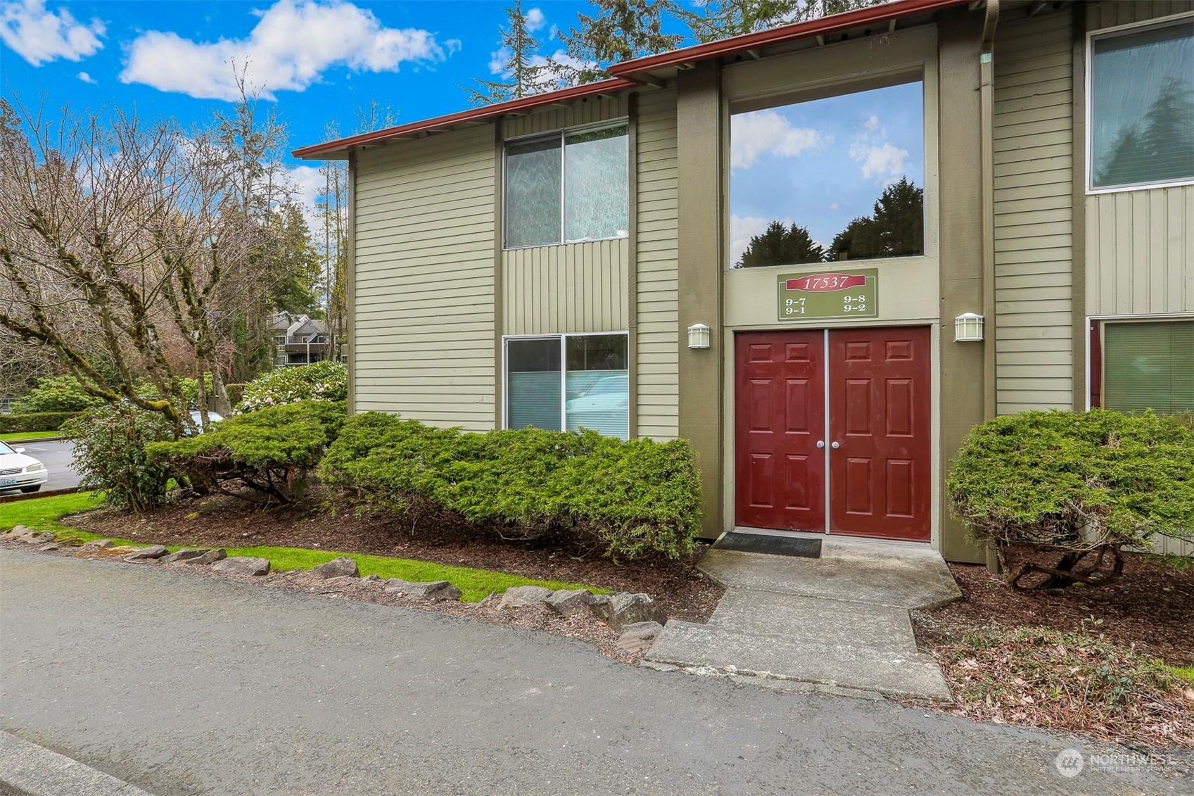 Property Photo:  17537 151st Avenue SE 9-1  WA 98058 