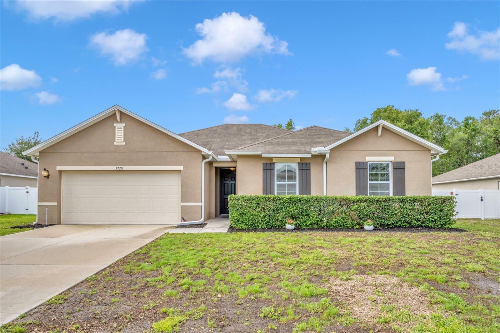 Property Photo:  2728 Summerglen Lane  FL 32726 