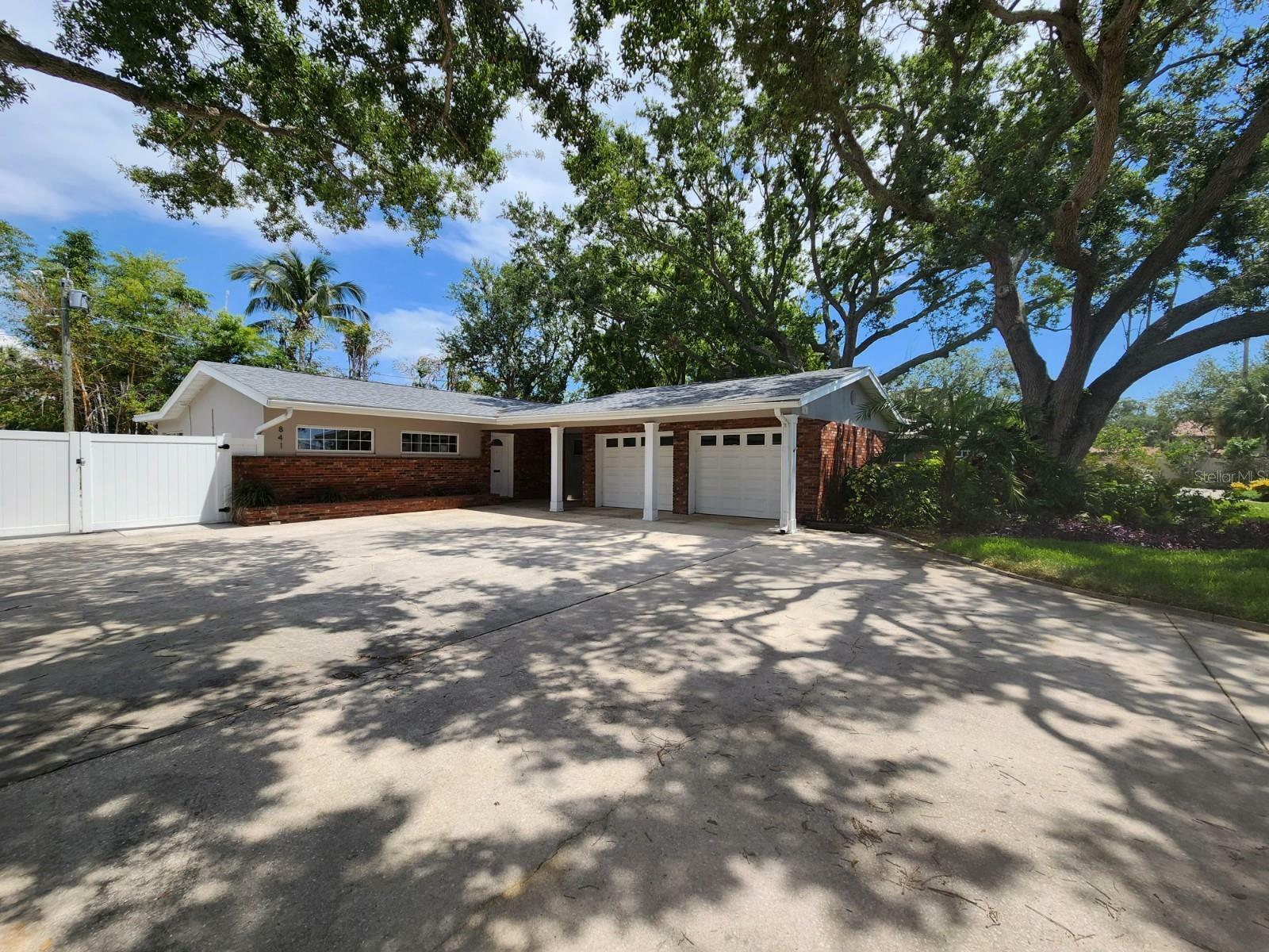 Property Photo:  841 Rafael Boulevard NE  FL 33704 