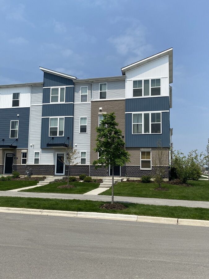 Property Photo:  828 Finley Drive  IL 60504 