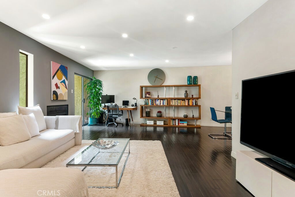 Property Photo:  2018 Griffith Park Boulevard 212  CA 90039 