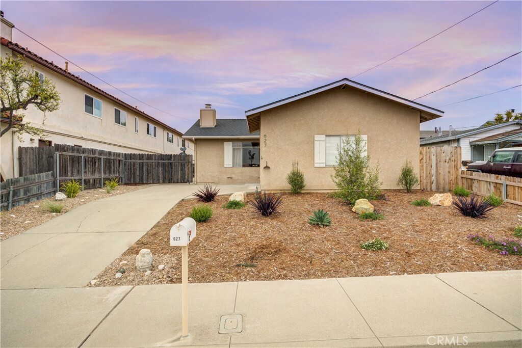 Property Photo:  627 Ramona Avenue  CA 93433 