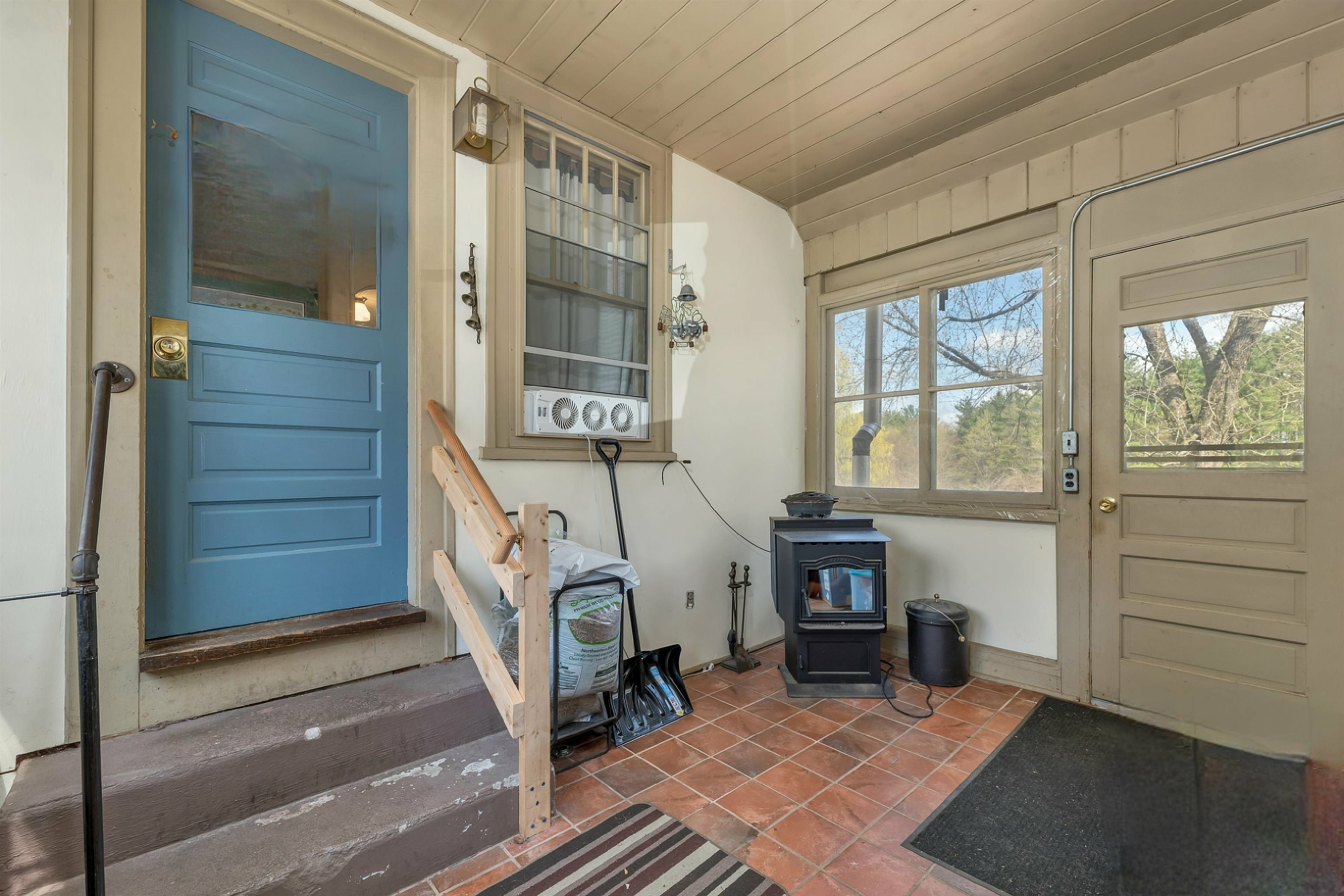 Property Photo: 23 Jewett Road NH 03046