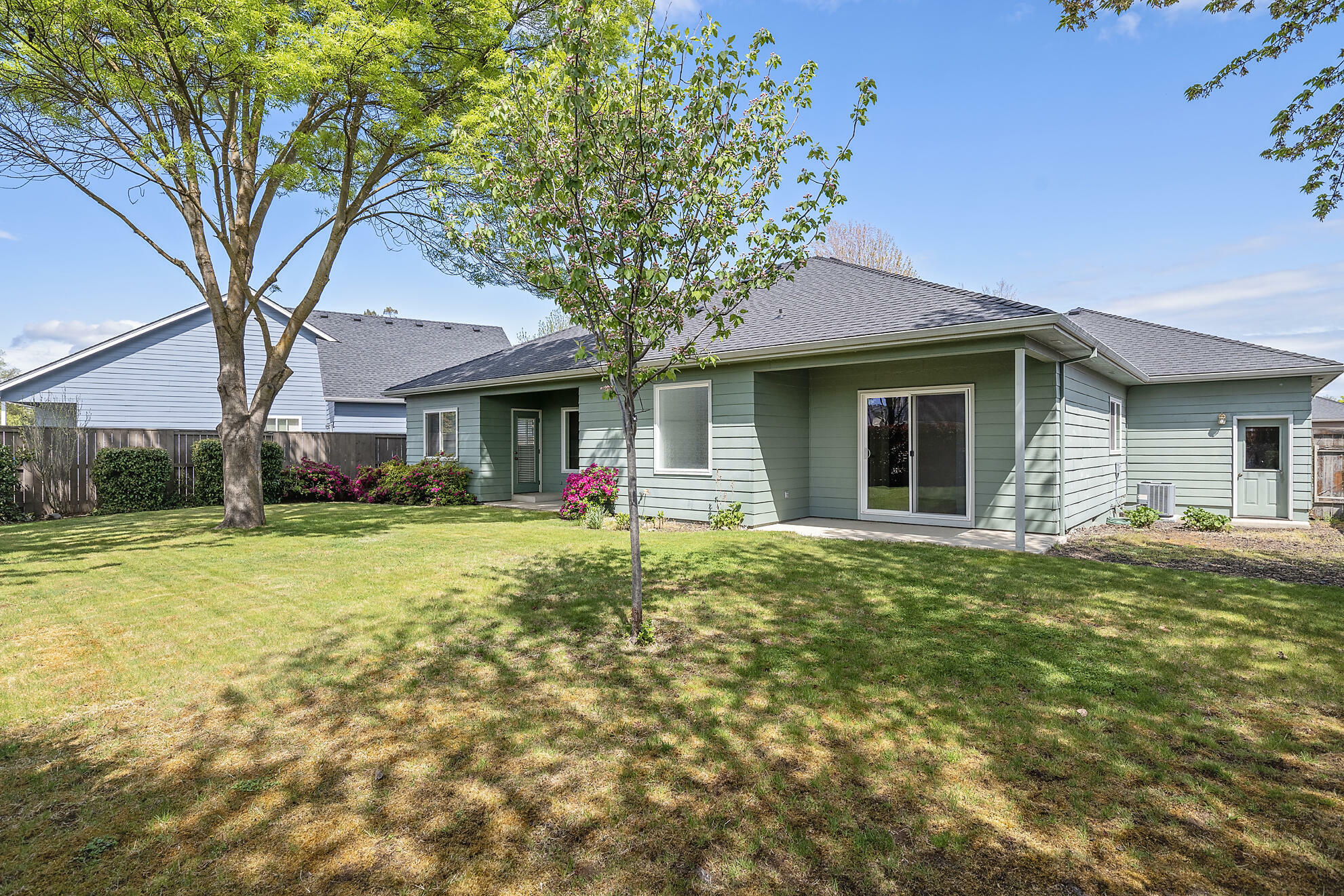 Property Photo: 673 Mountain Avenue OR 97502