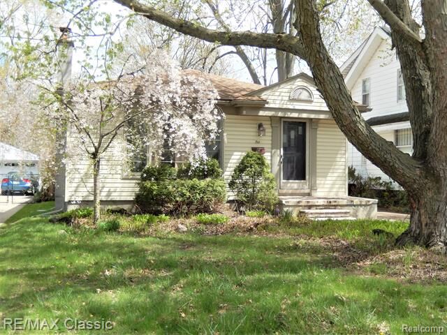 Property Photo:  711 Kayser Avenue  MI 48067 
