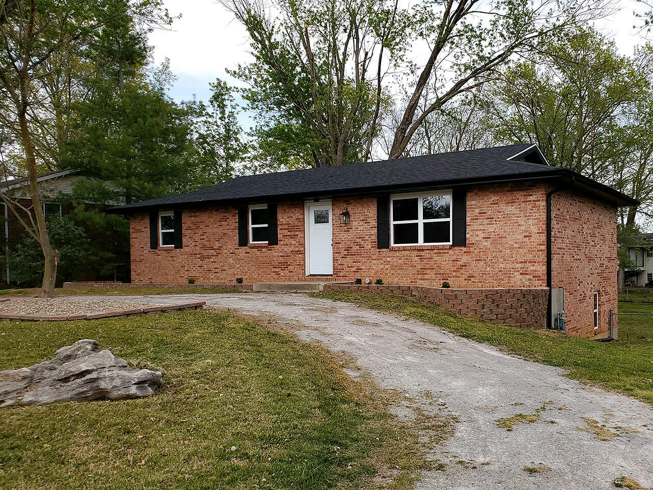 Property Photo: 404 Lema Ln MO 65202