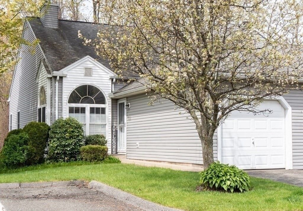 Property Photo: 194 Brookfield Ln 194 MA 01001