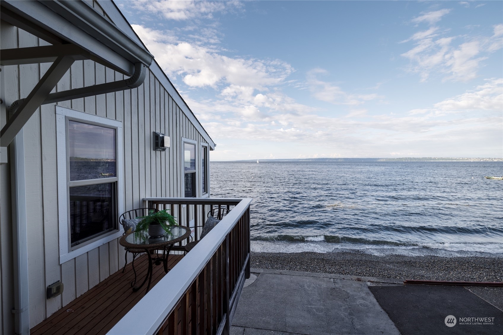 Property Photo:  11149 Rolling Bay Walk NE  WA 98110 