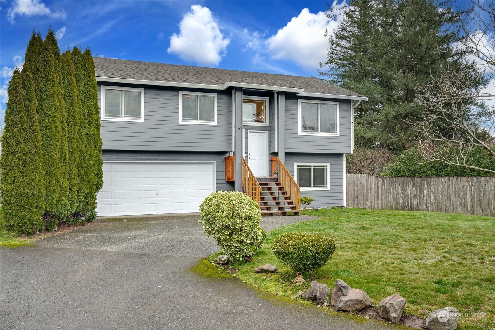 Property Photo:  250 Elm Court  WA 98294 