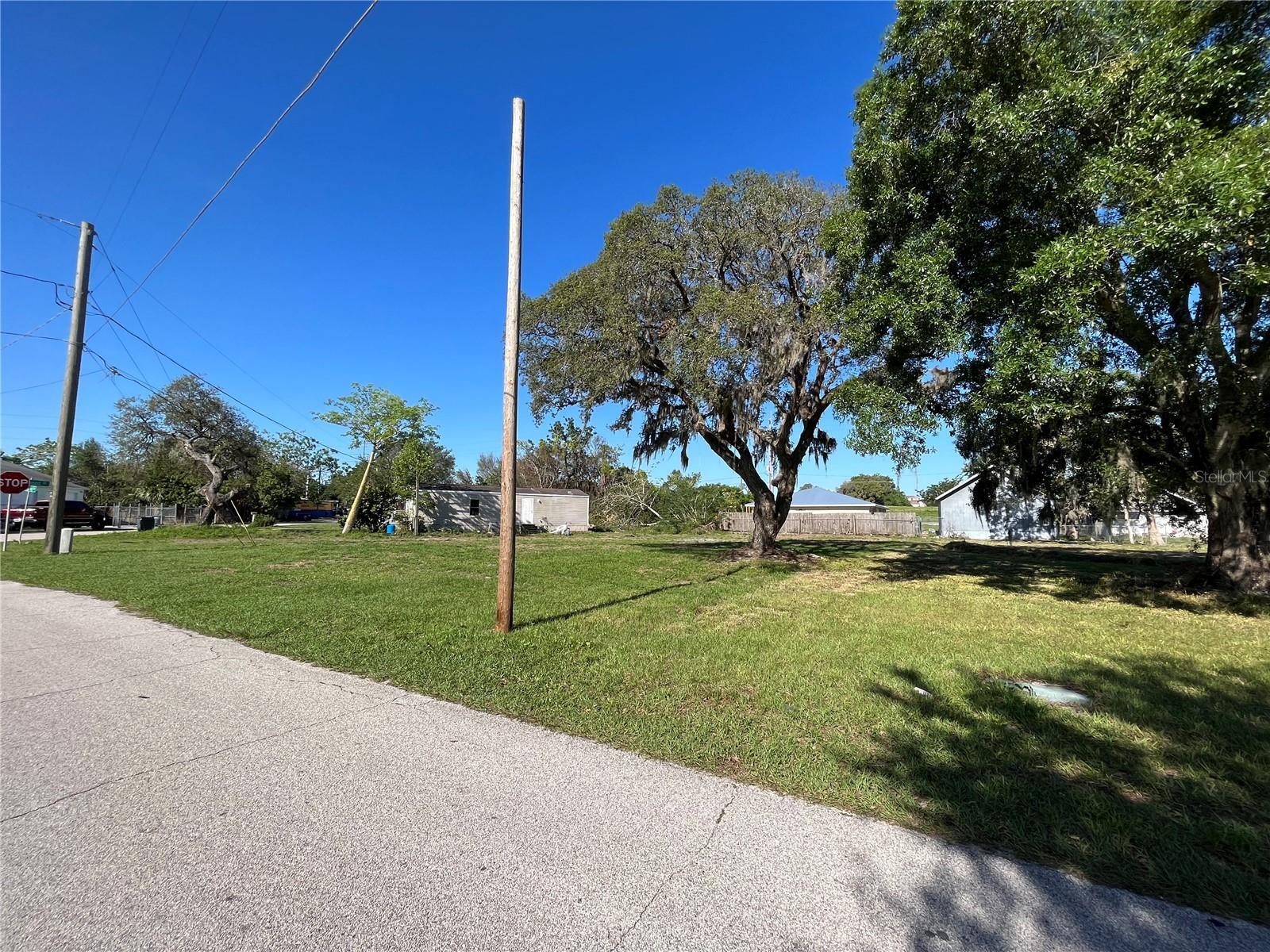 Property Photo:  103 Knollwood Dr  FL 33881 