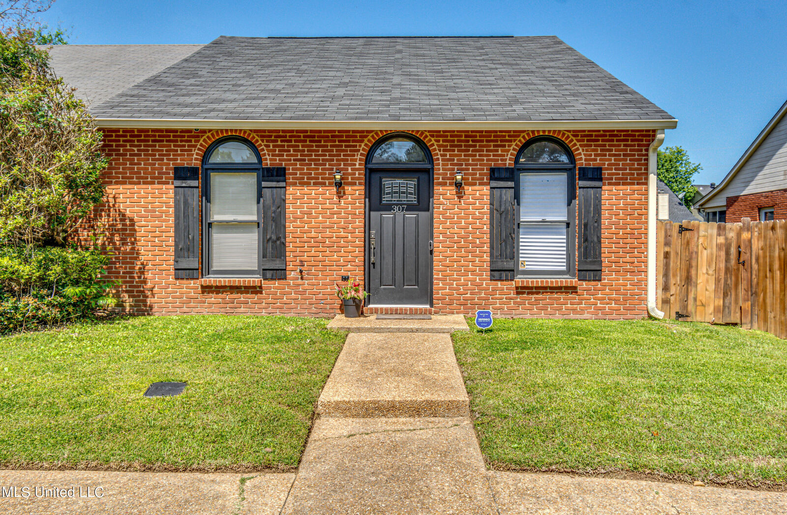 Property Photo:  307 Northtown Drive  MS 39211 