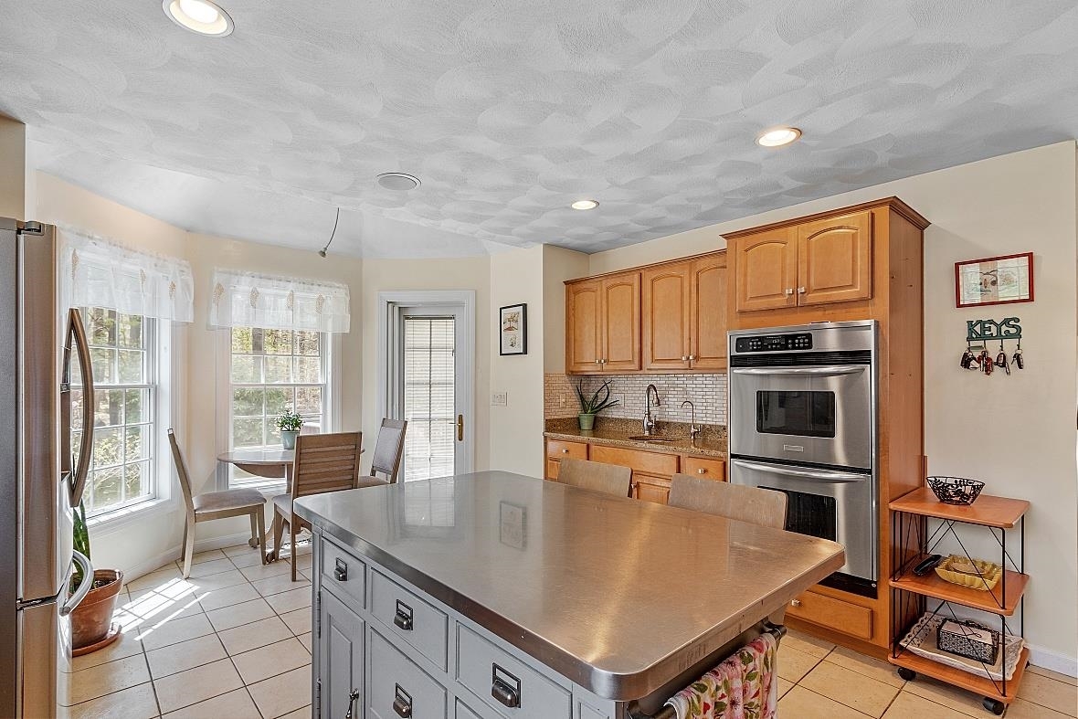 Property Photo:  16 Candlestick Lane  NH 03873 