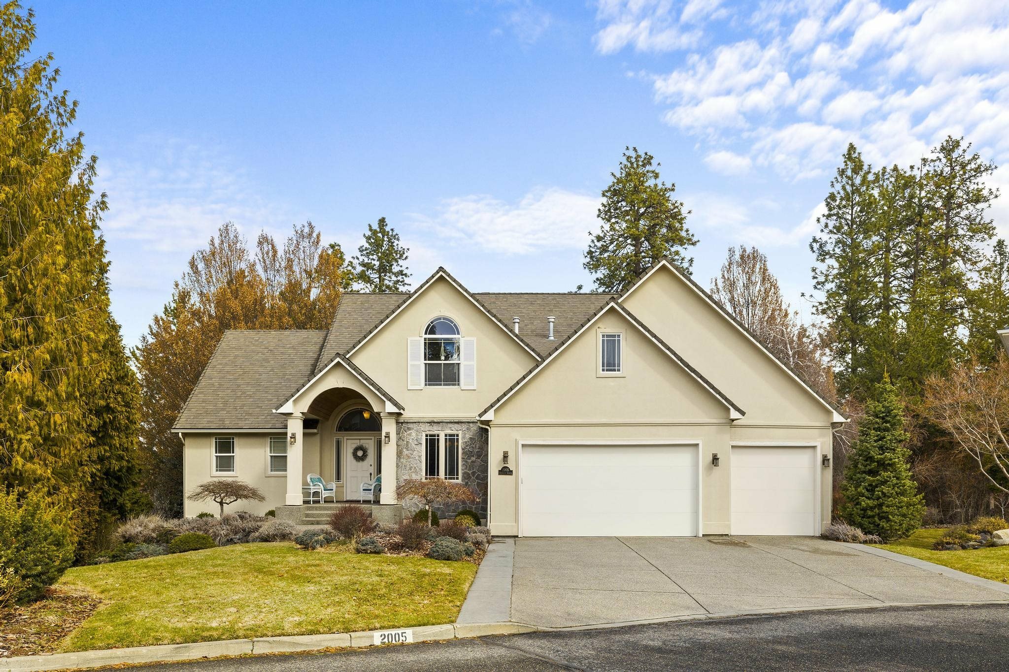 Property Photo: 2005 S Overbluff Estates Ln WA 99203