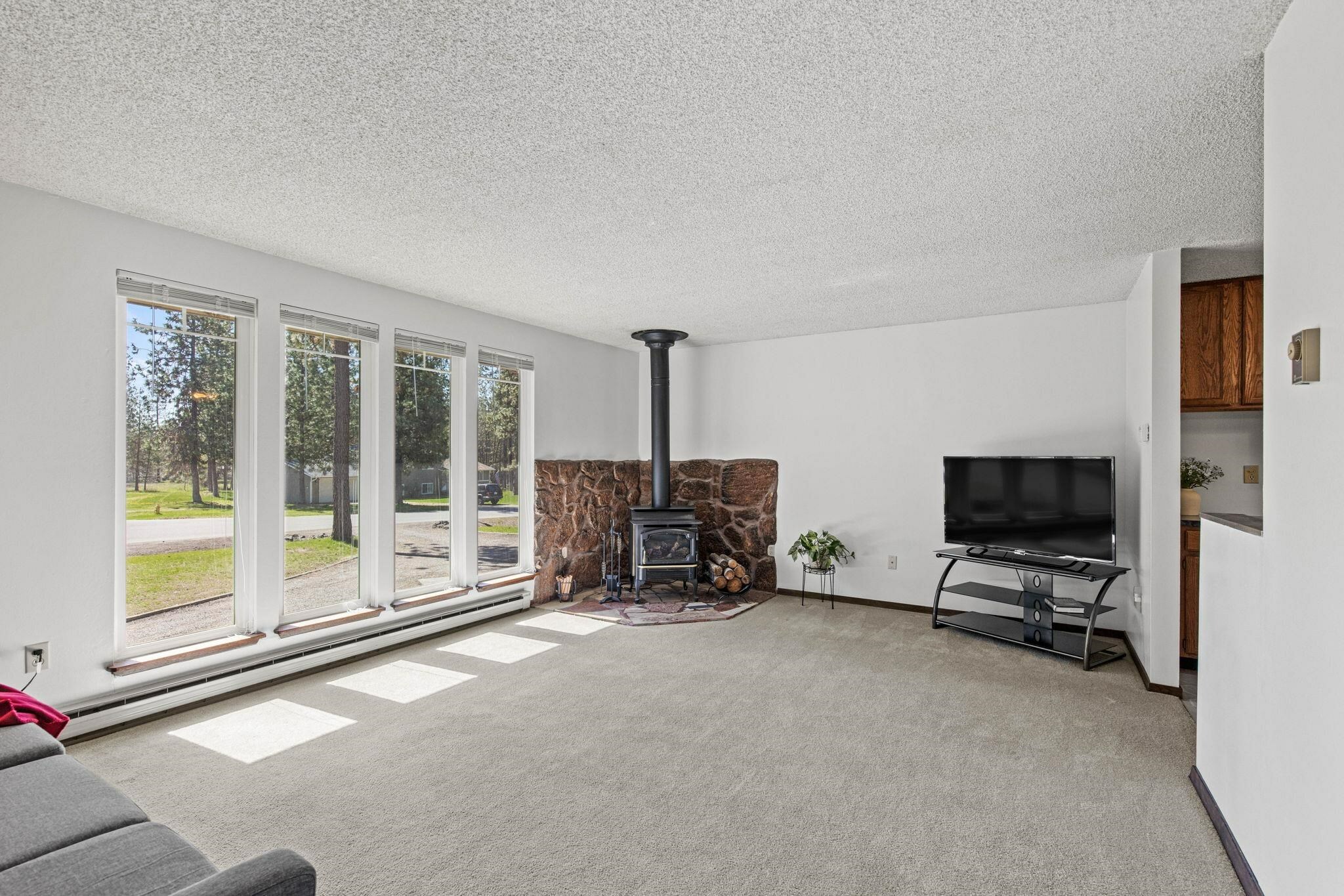 Property Photo: 17324 N Meadowview Ln WA 99026