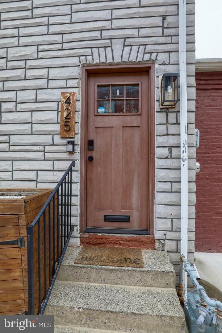 Property Photo:  425 N Christian Street  PA 17602 