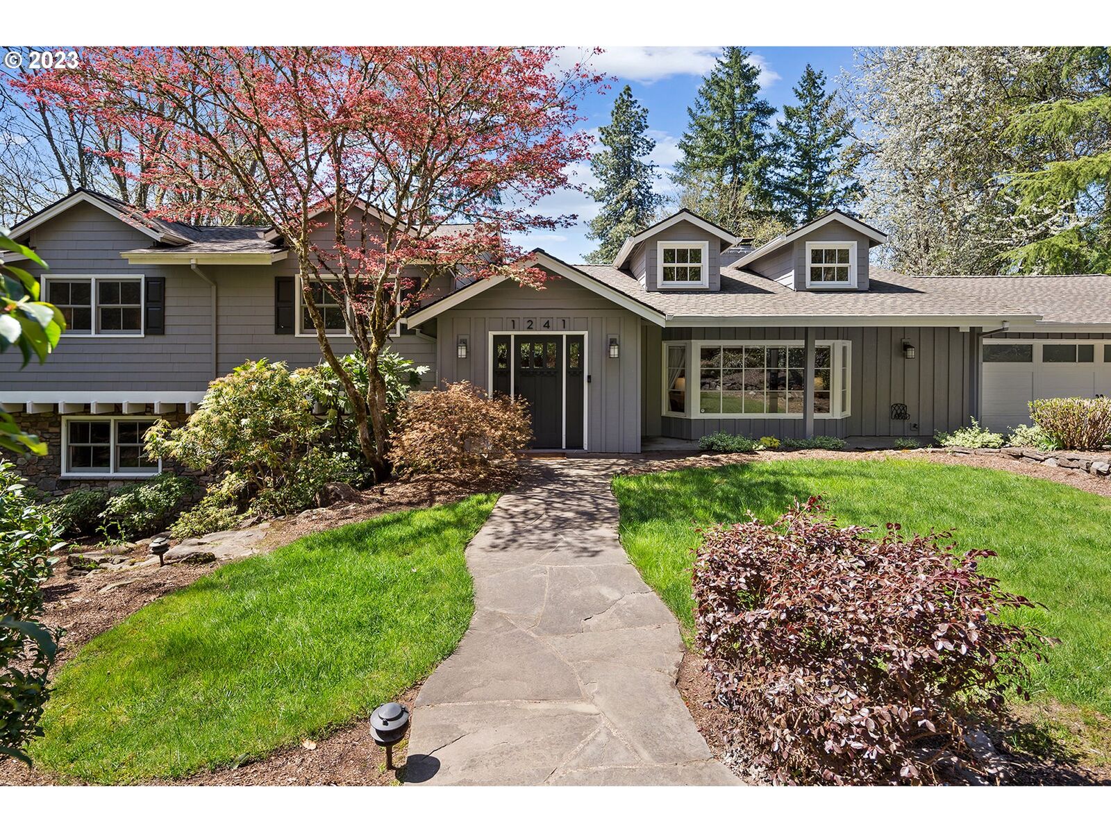 Property Photo: 1241 S Mary Failing Dr OR 97219