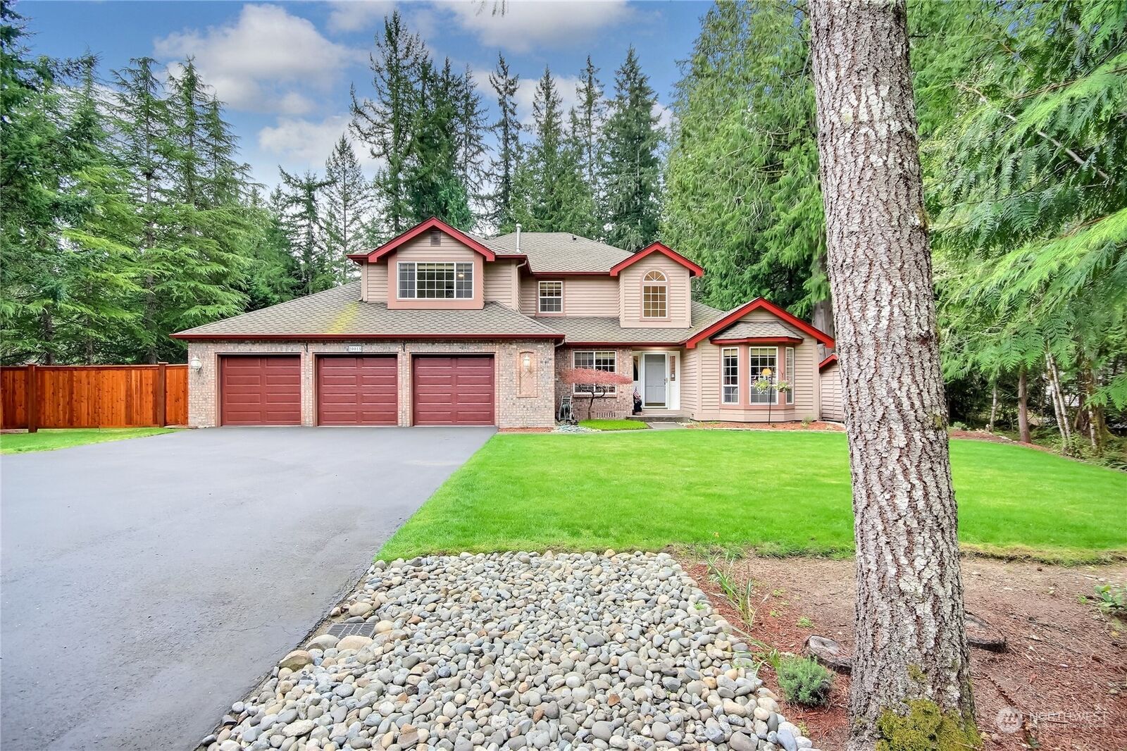 House for sale in Kent 20015 SE 300th Street, Kent, WA 98042