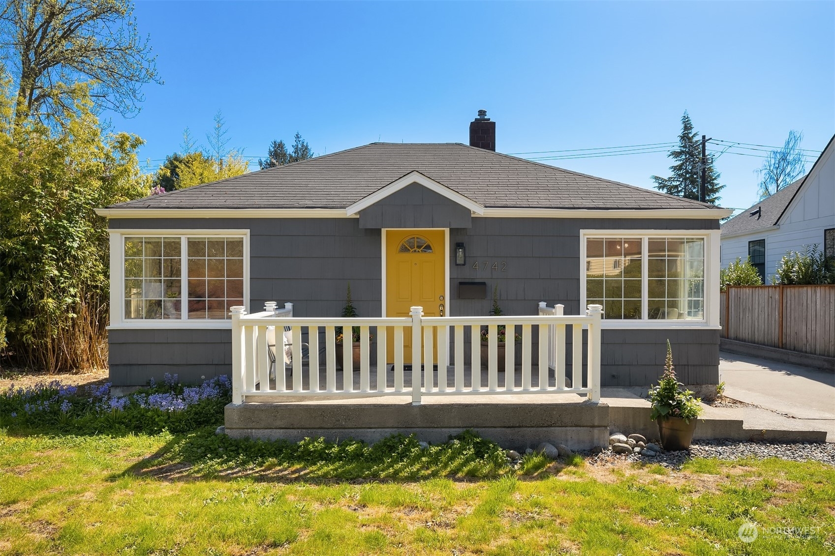 Property Photo:  4742 50th Avenue SW  WA 98116 