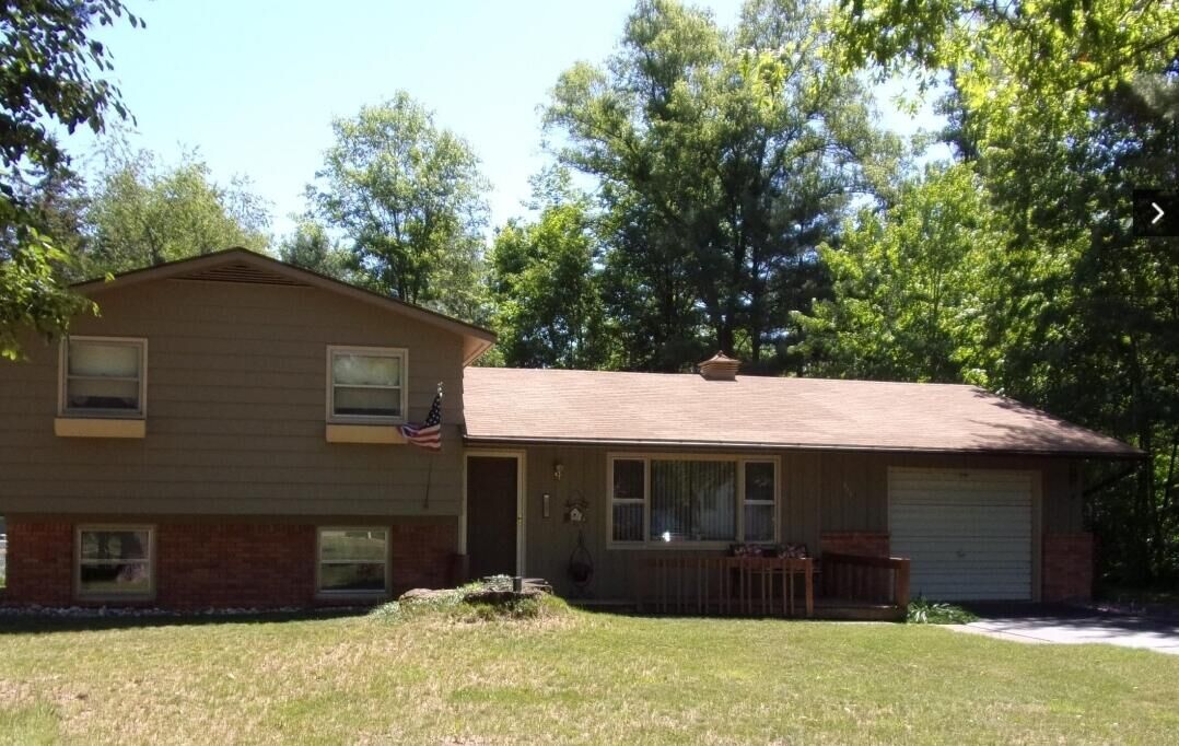 Property Photo:  211 Center Drive  MI 48653 