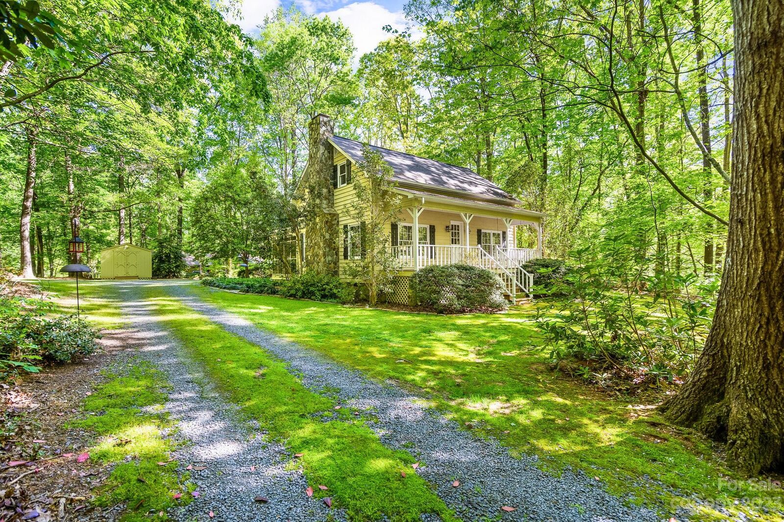 Property Photo:  2672 Oak Hollow Drive  NC 27205 