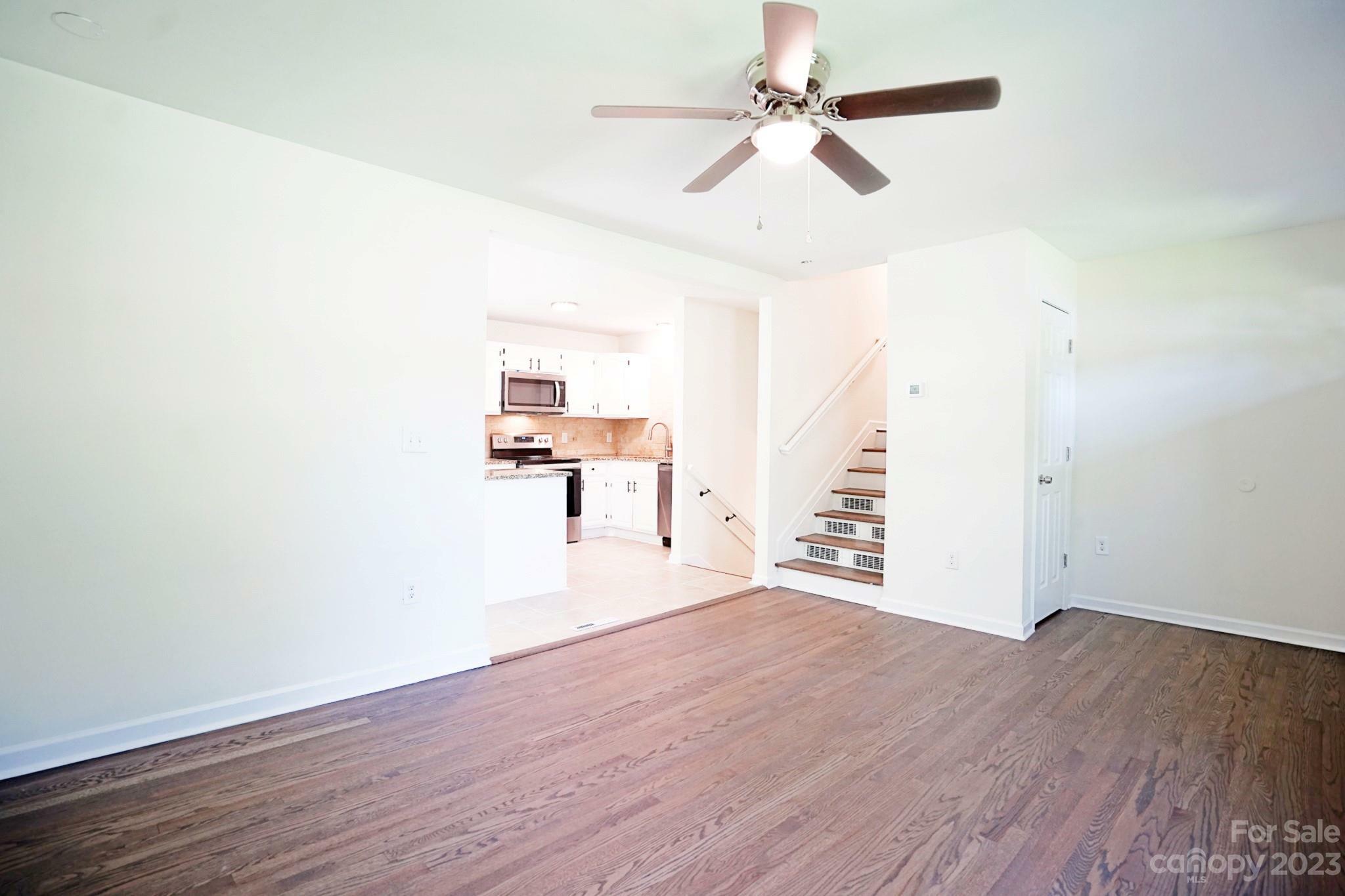 Property Photo: 1301 Grovewood Drive NC 28208