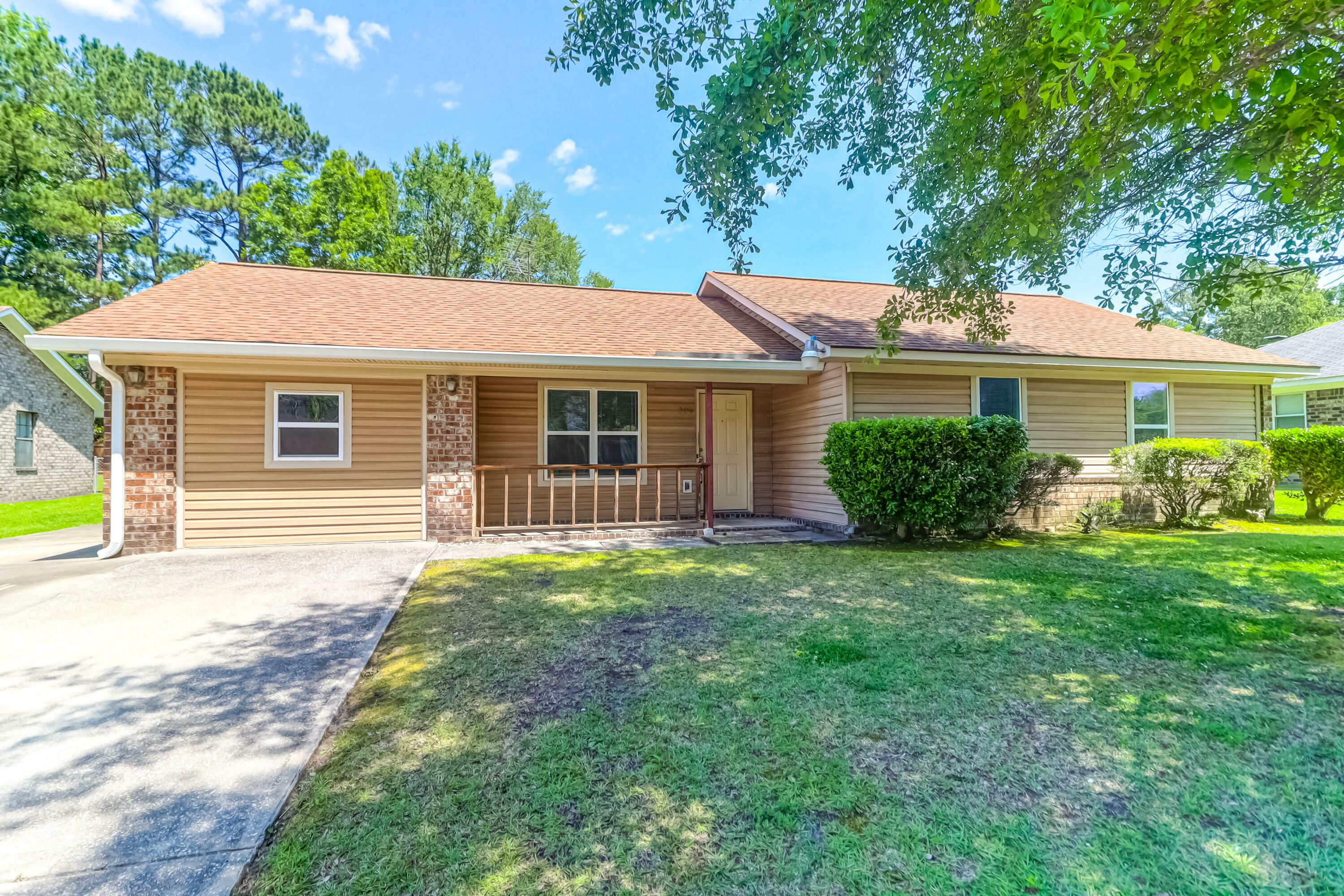 Property Photo: 304 Vassar Court SC 29456