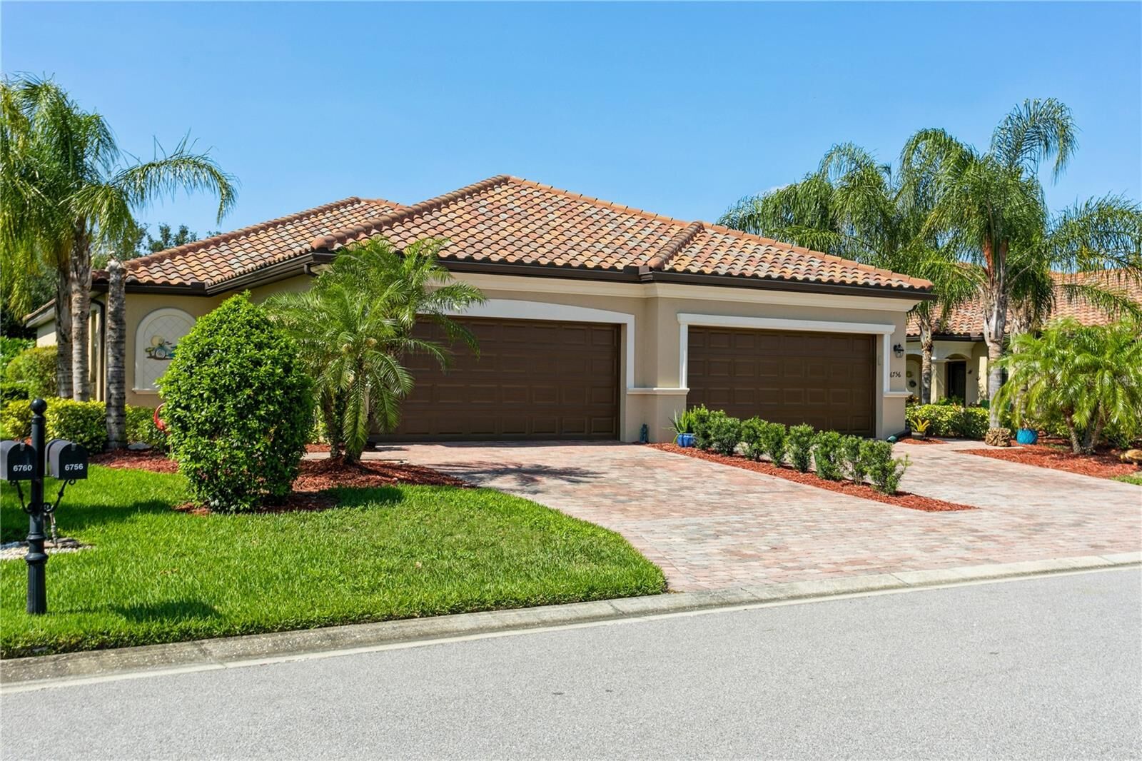Property Photo:  6760 Willowshire Way  FL 34212 