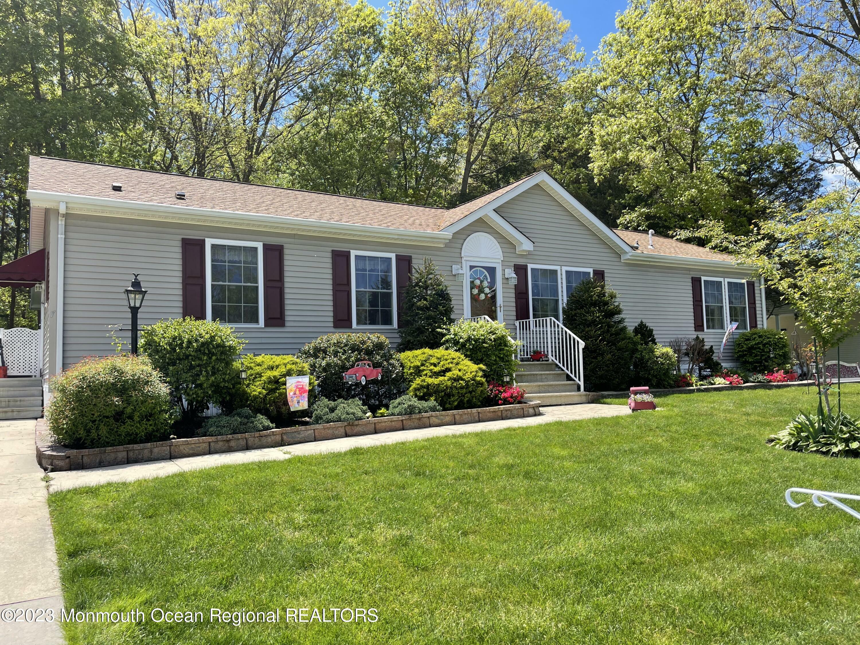 7 Mulberry Drive  Cream Ridge NJ 08514 photo