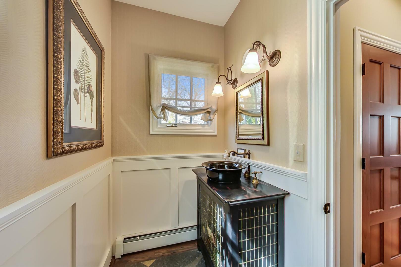 Property Photo: 32 Crescent Place IL 60091