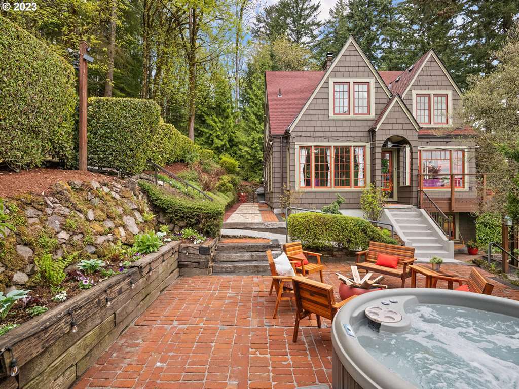 Property Photo: 2315 NW Aspen Ave OR 97210