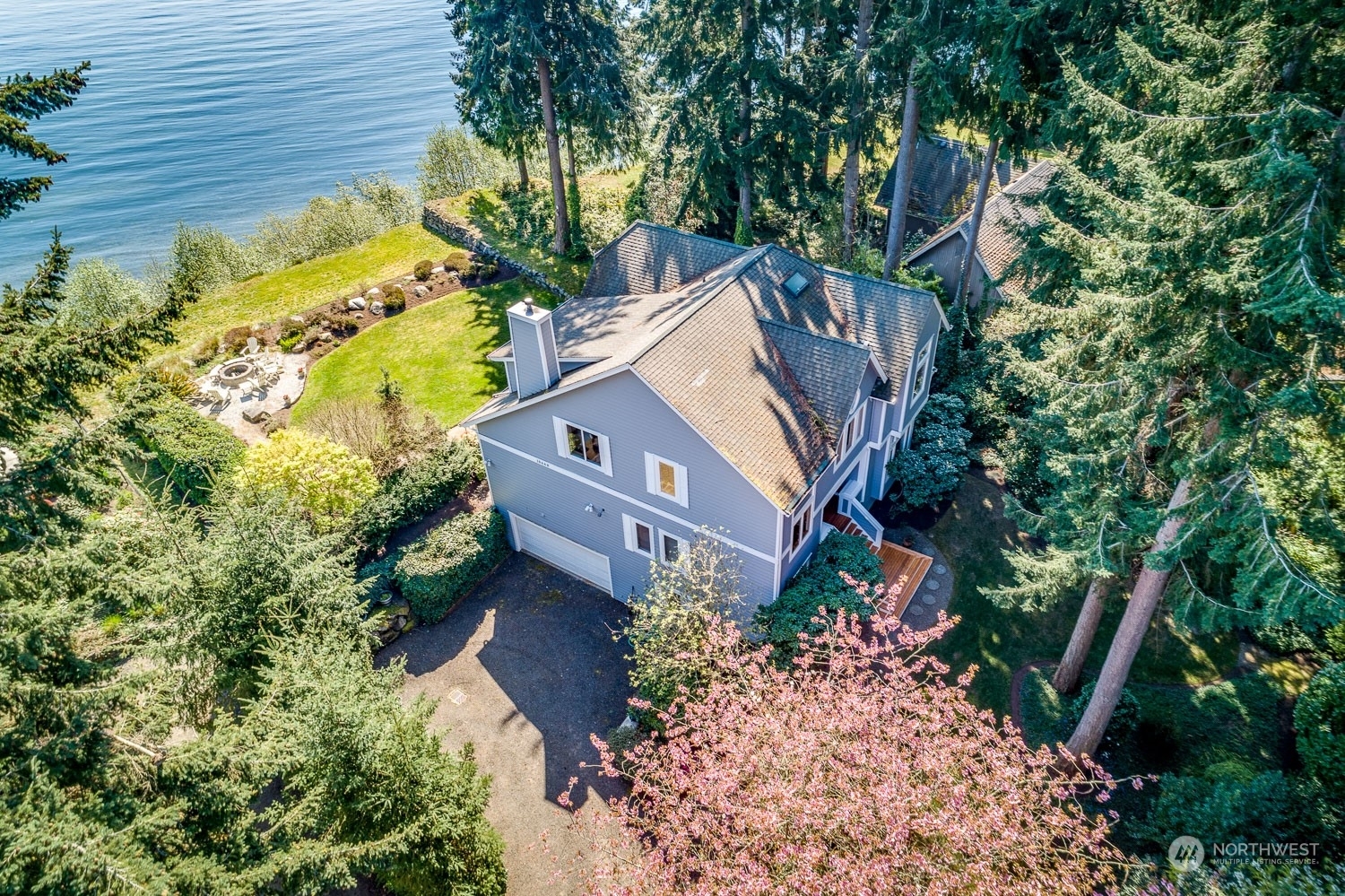 Property Photo:  10668 NE Manor Lane  WA 98110 