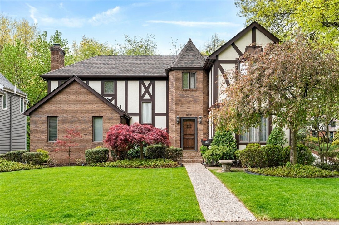 Property Photo: 200 Hawthorne Court PA 15221