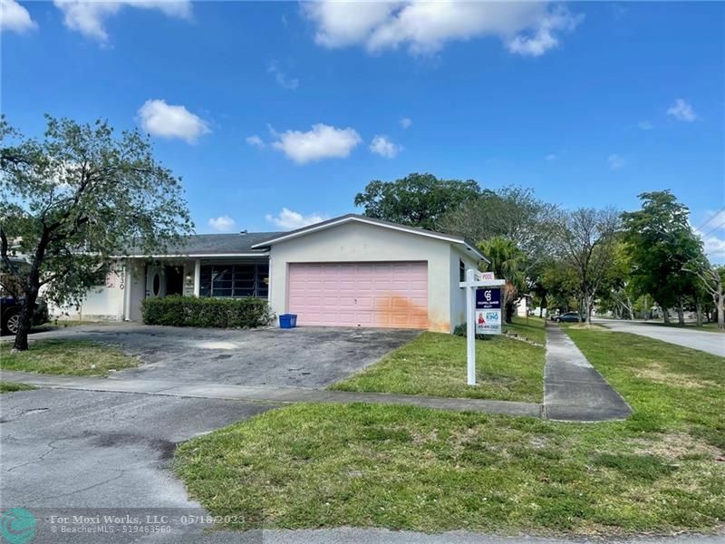 Property Photo:  1830 N 51st Ave  FL 33021 