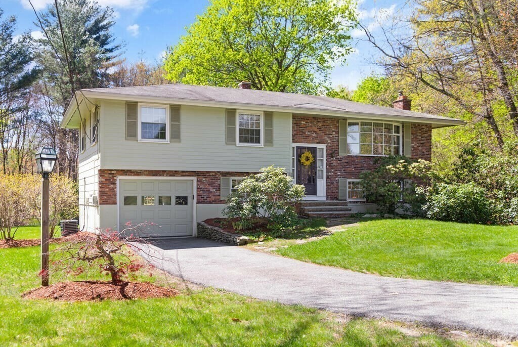 Property Photo: 7 Comanche Circle MA 01824