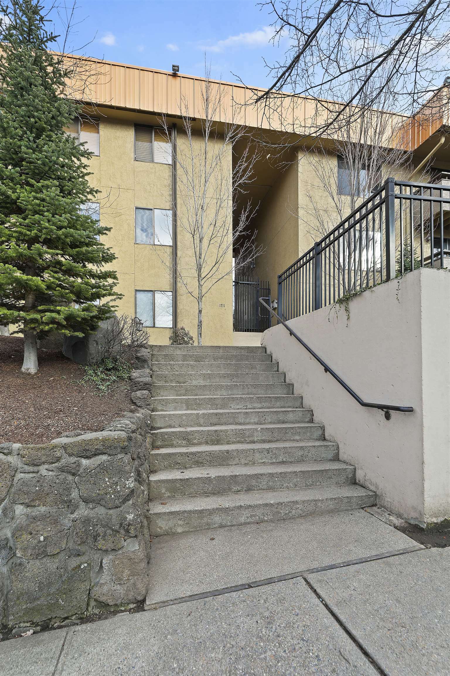 Property Photo: 1711 W 7th Ave 104 WA 99204